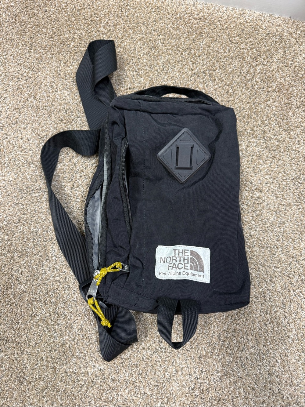 The north face crossbody bag black